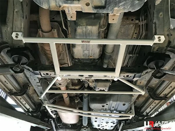 Rozpórka przednia dolna (Front Lower Brace) (4028) Ultra Racing Toyota Land Cruiser Prado (J150) 2.7P 4WD 09+