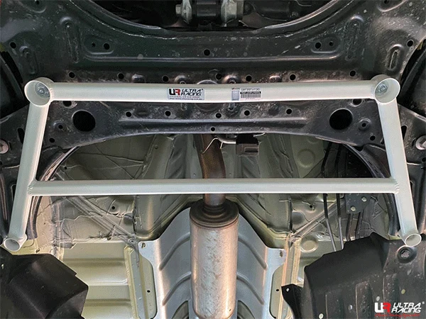 Rozpórka przednia dolna (Front Lower Brace) (4010) Ultra Racing Suzuki Swift Sport (A2L414) 1.4 2WD 17+