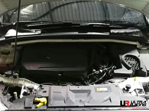 Rozpórka przednia (Front Upper Strut Bar)(3446) Ultra Racing Ford Focus (MK3.5) 1.5-ECOBOOST 2WD 14-18