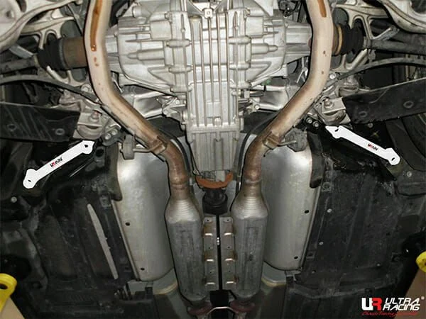 Rozpórka tylna dolna (Rear Lower Bar) (2417P) Ultra Racing Acura RL (KB-1) / Honda Legend 3.5 05-12 4WD