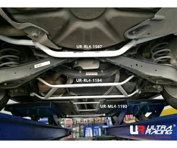 Rozpórka tylna dolna (Rear Lower Bar) (1567) Ultra Racing Volkswagen Jetta A5 (TYP 1K) 1.4 TSI 2WD 06-10/Volkswagen Jetta 1.8 TSI/2.0 TSI/2.0 TDI 11-18