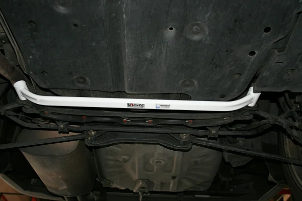 Rozpórka tylna dolna (Rear Lower Bar) (2363) Ultra Racing for Acura RL KA-9 3.5 96-04 / Honda Legend 3.2 95-04 2WD