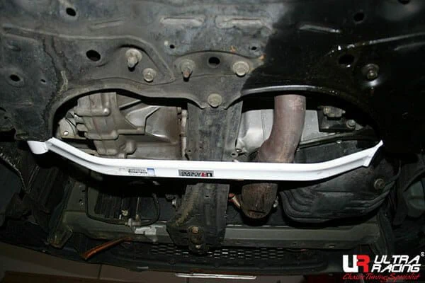 Rozpórka przednia dolna (Front Lower Tiebar) (2464) Ultra Racing Scion TC (AT10) 2.4 2WD 05-10