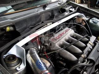 Rozpórka przednia (Front Upper Strut Bar)(Drilling Req.) Ultra Racing VW Golf I