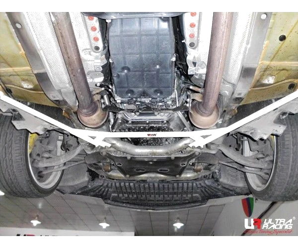 Rozpórka przednia dolna (Front Lower Brace) Ultra Racing Mercedes C-Class/AMG 07+ W204