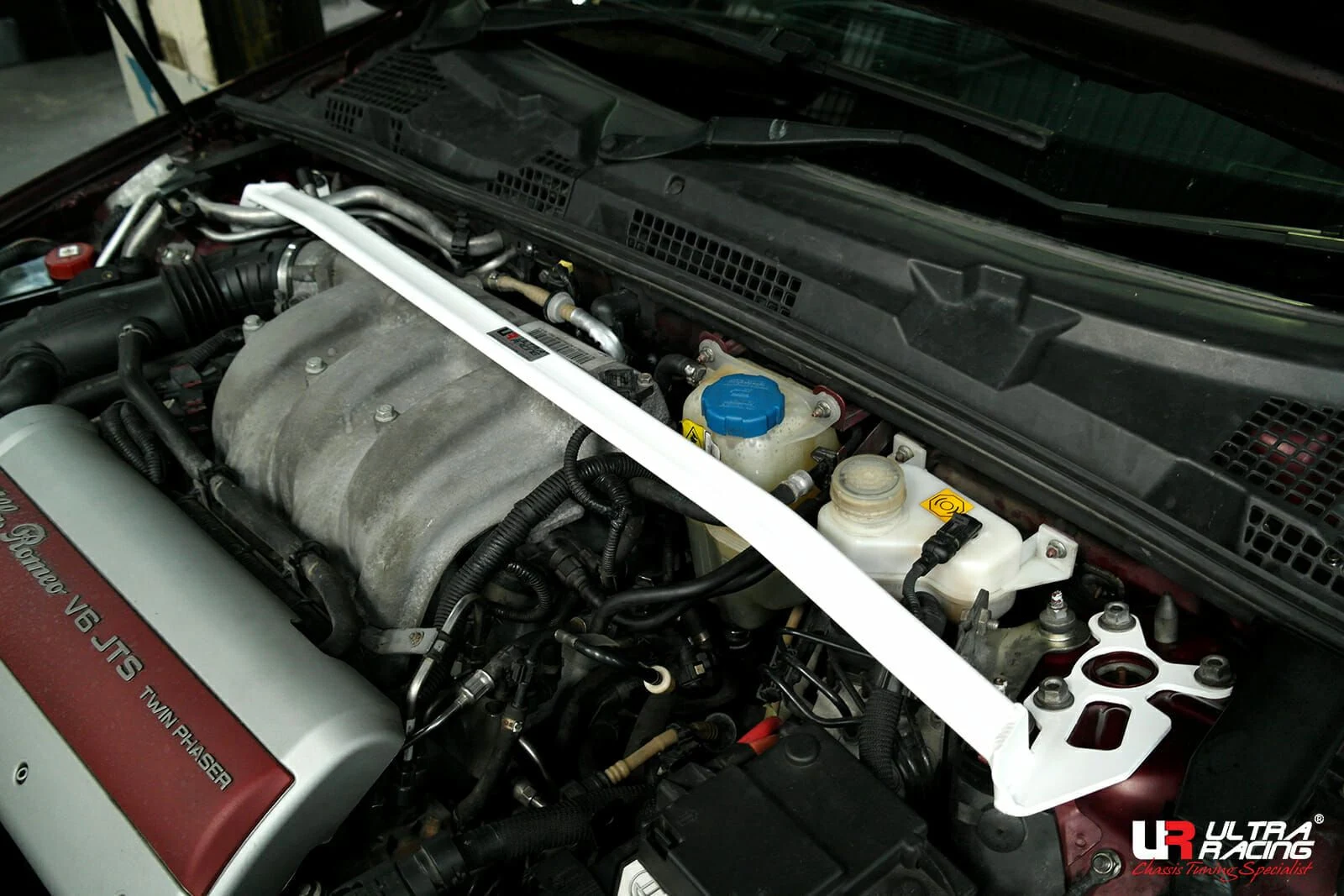 Rozpórka przednia (Front Upper Strut) Bar Ultra Racing Alfa Romeo 159 05+ / Brera