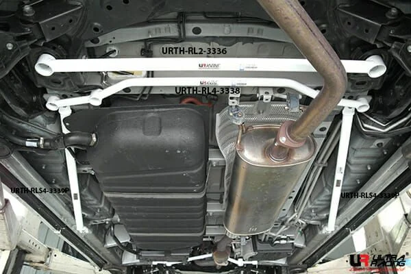 Rozpórka tylna dolna (Rear Lower Brace) Ultra Racing Toyota Alphard AH30