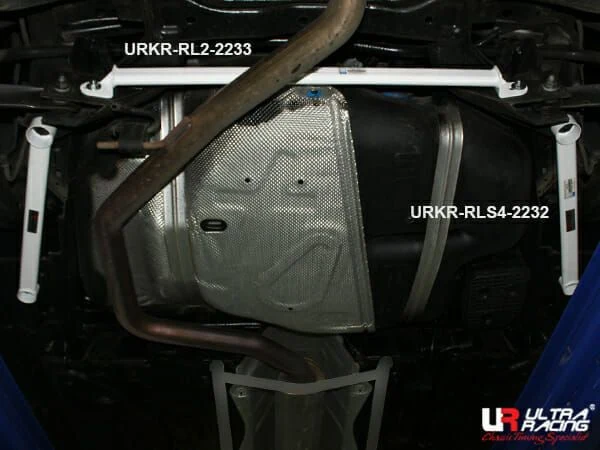 Rozpórka tylna dolna (Rear Lower Bar) (2232P) Ultra Racing Chevrolet Malibu 2.0D/2.4 2WD 13-15 LHD/RHD