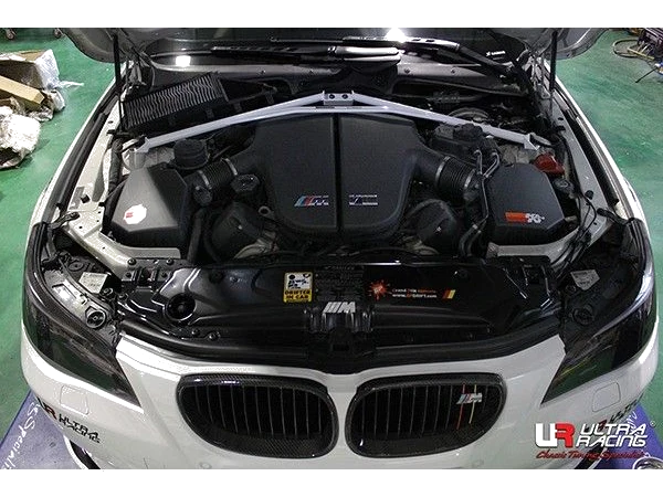 Rozpórka przednia (Front Upper Strut) Bar Ultra Racing BMW M5 E60 05-10
