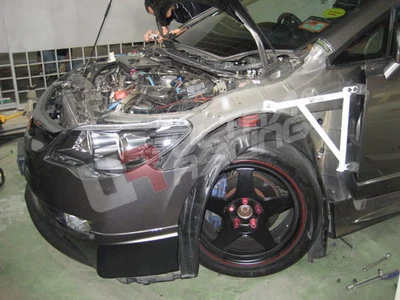 Rozpórka przedniego kielicha (Fender Brackets) Ultra Racing Honda Civic FD/FD2 Hybrid/TypeR