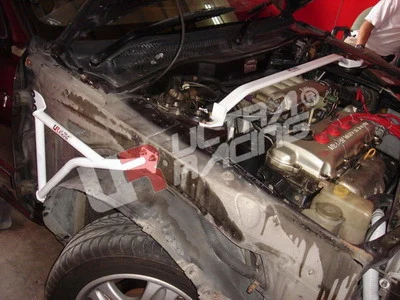 Rozpórka przedniego kielicha (Fender Brackets) Ultra Racing Nissan Sunny 91-94 B13