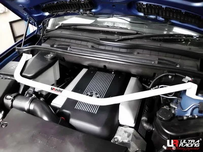 Rozpórka przednia (Front Upper Strut Bar)Ultra Racing BMW E53 X5 4.4 99-06