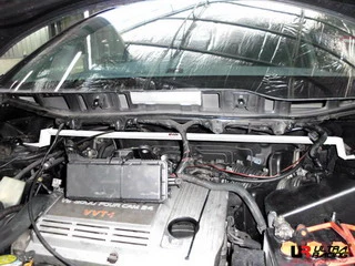 Rozpórka przednia (Front Upper Strut Bar)1633 Ultra Racing Toyota Previa 00-06