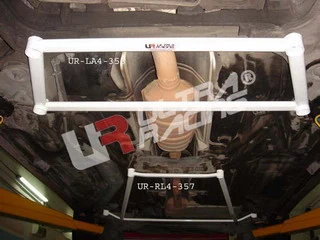 Rozpórka tylna dolna (Rear Lower Brace) Ultra Racing Volvo 850 Turbo 4D/Wagon