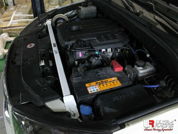 Rozpórka przednia (Front Upper Strut Bar)(2650) Ultra Racing Ssangyong Korando Sport 2.0D/2.9D 2WD/4WD 12-18