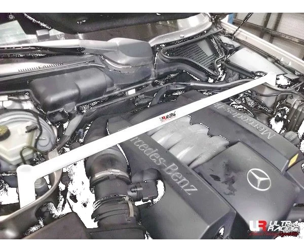 Rozpórka przednia (Front Upper Strut Bar)Ultra Racing Mercedes E-Class W210 97-03