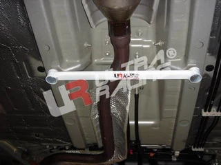 Rozpórka środkowa (Mid Lower Bar) Ultra Racing Toyota Yaris HB/Sedan 05+