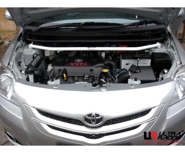Rozpórka przednia (Front Strut Bar) Ultra Racing Toyota Yaris XP90 1.5 05-13 2WD