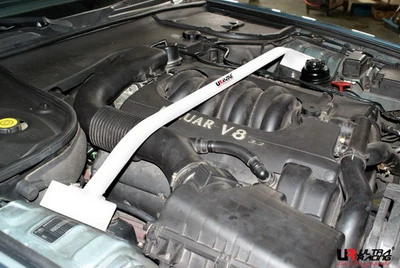 Rozpórka przednia (Front Upper Strut Bar)Ultra Racing Jaguar XJ (X308) 4.0 98-02