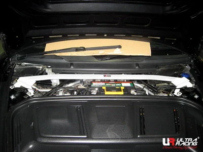 Rozpórka przednia (Front Upper Strut Bar)1504 Ultra Racing Porsche 911 997 05-12 3.6