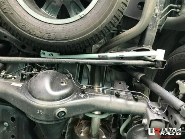 Rozpórka tylna dolna (Rear Lower Bar) (3365) Ultra Racing Toyota Fortuner (AN150) 2.4D/2.7/2.8D 4WD 15-19