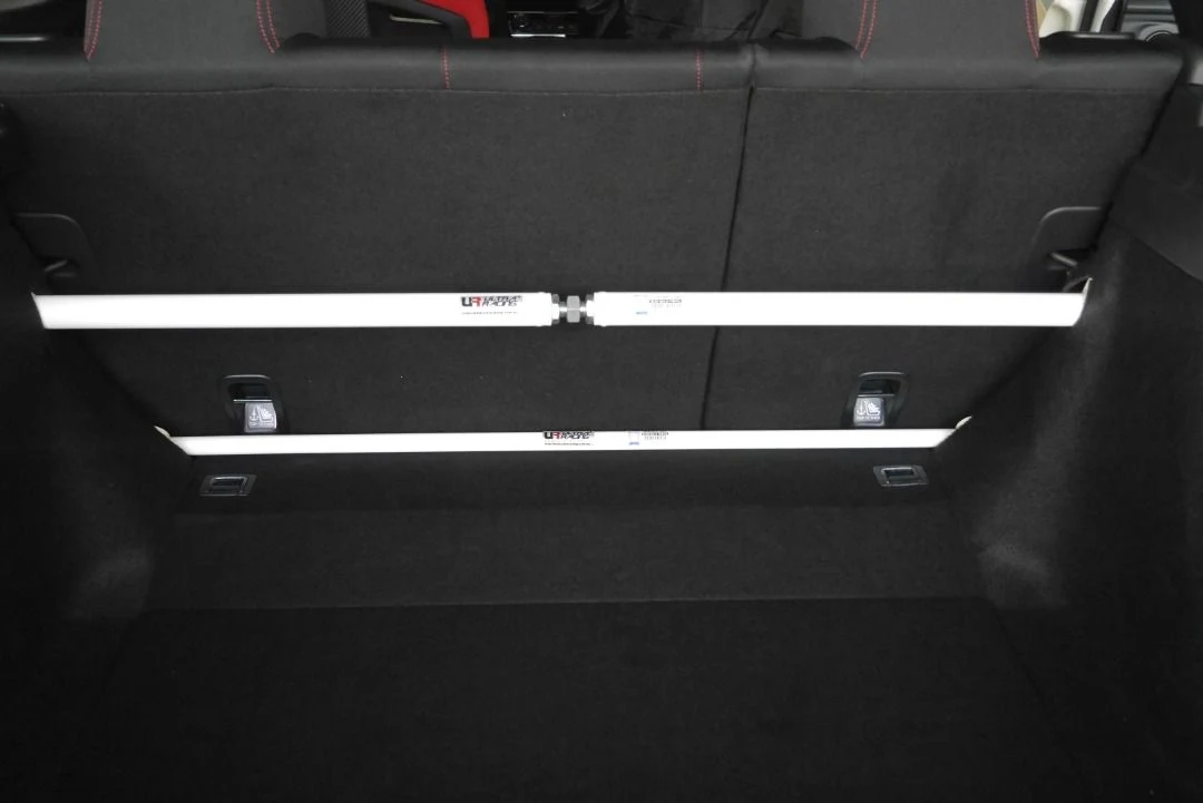 Rozpórka bagażnika (Rear Trunk Bar) Ultra Racing Honda Civic Type-R FK8 17+