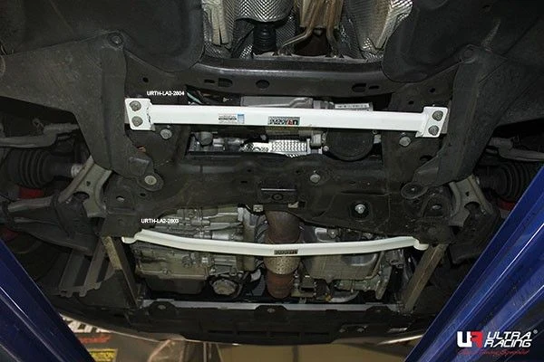 Rozpórka przednia dolna (Front Lower Bar) 2804 Ultra Racing Mercedes A250 / AMG 13+ W176