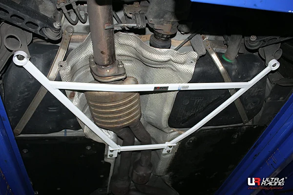Rozpórka tylna dolna (Rear Lower Brace) Ultra Racing BMW 1 04-11 E87