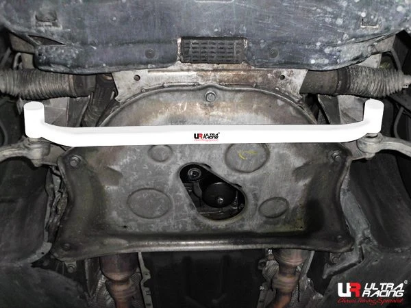 Rozpórka przednia dolna (Front Lower Bar) 2055 Ultra Racing BMW 7-Series E65 735/740
