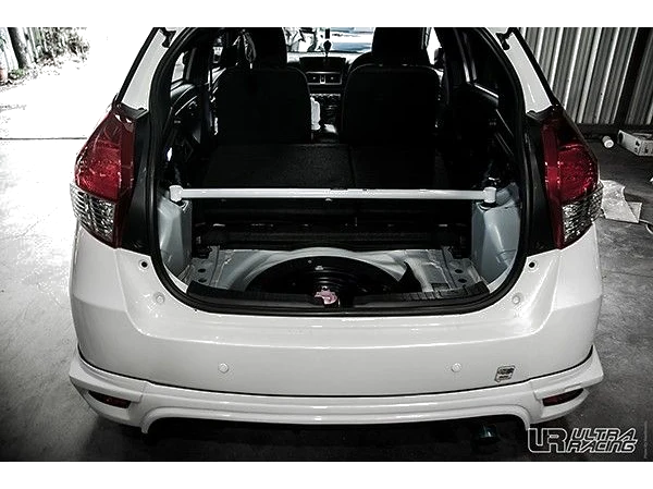 Rozpórka tylna górna (Rear Upper Strut Bar) Ultra Racing Toyota Yaris 10+ XP13