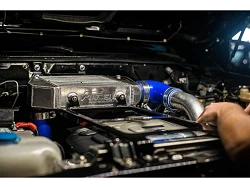 Dedykowany zestaw montażowy intercoolera Nissan Patrol Top Mount  - 3.0D M57 Pomarańczowy