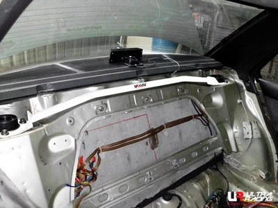 Rozpórka tylna górna (Rear Upper Strut Bar) Ultra Racing Nissan Bluebird 89-93 U12 1.8