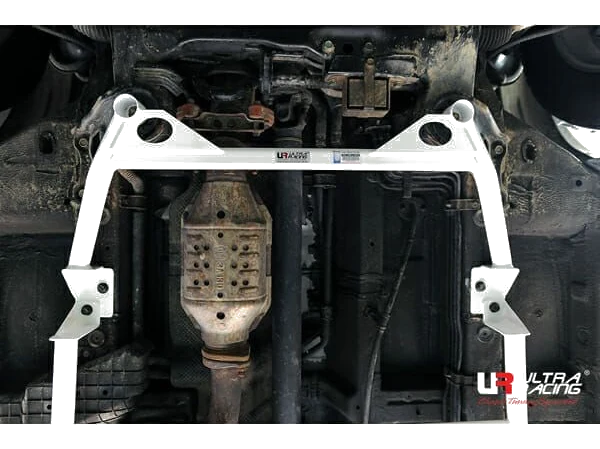 Rozpórka przednia dolna (Front Lower Brace) (2189) Ultra Racing Hyundai Veracruz (EN) 3.0D 4WD 07-15