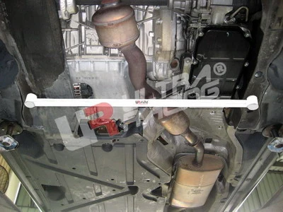 Rozpórka przednia dolna (Front Lower Tiebar) Ultra Racing Mercedes A (W169) / B (W245)