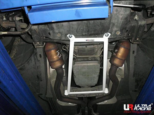 Rozpórka przednia dolna (Front Lower Brace) (2385) Ultra Racing Dodge Charger LD 3.6 V6 11+/Charger SR-T 6.1 06-10/Challenger 5.7 11+/Magnum 5.7 04-08 2WD
