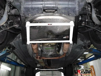 Rozpórka przednia (Front H-Brace) Ultra Racing BMW E53 X5 4.4 99-06