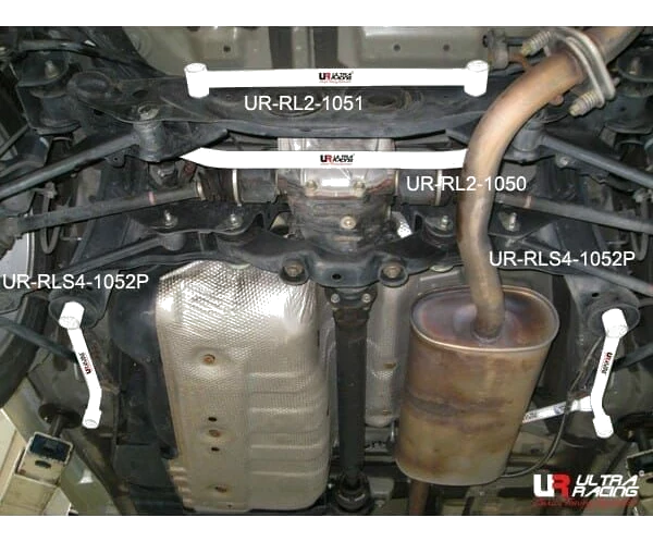 Rozpórka tylna dolna (Rear Lower Bar) (1050) Ultra Racing Lexus RX 330 (XU30) 3.3 V6  03-08/Toyota Harrier 2.4/3.0 04-09 4WD