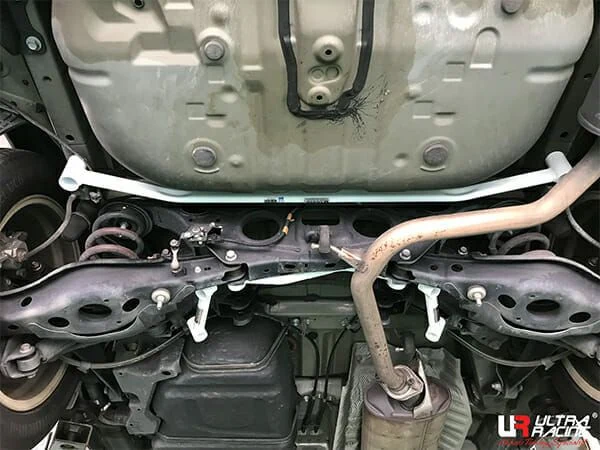 Rozpórka tylna dolna (Rear Lower Bar) (3349P) Ultra Racing Toyota Harrier (XU60) 2.0T/2.5 4WD 13+