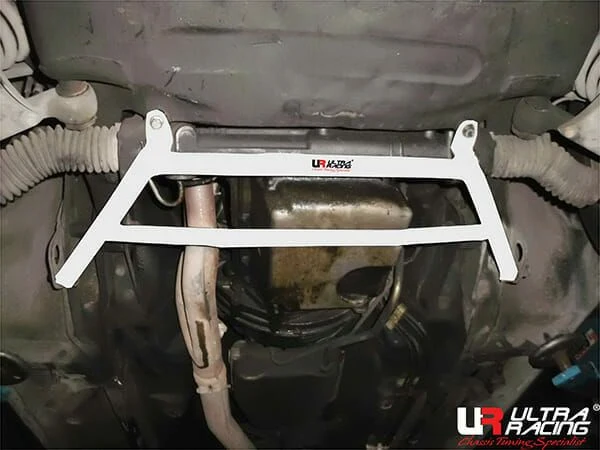 Rozpórka przednia dolna (Front Lower Brace) (2815) Ultra Racing Jaguar XJ6 (XJ40) 4.0 2WD 86-94