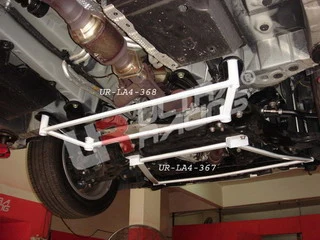Rozpórka przednia (Front H-Brace) 367 Ultra Racing Toyota Previa 06+ 2.4