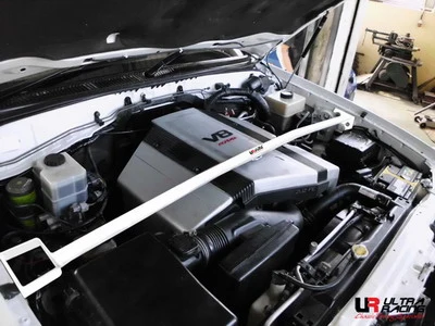 Rozpórka przednia (Front Upper Strut Bar)Ultra Racing Toyota Land Cruiser 100 98-07