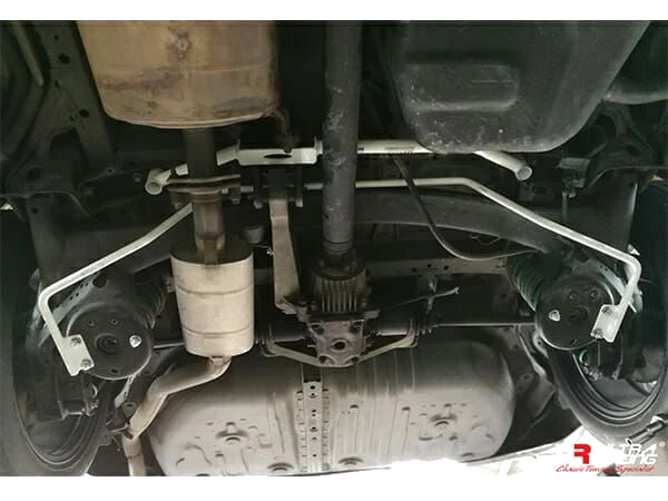 Rozpórka tylna dolna (Rear Lower Bar) (1788) Ultra Racing Toyota Estima (XR50) 2.4 4WD 06+