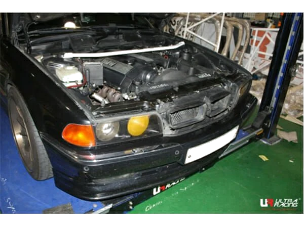 Rozpórka przednia (Front Upper Strut Bar)(3606) Ultra Racing BMW 7 E38 (728i) 2.8 2WD 94-01