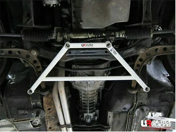 Rozpórka przednia dolna (Front Lower Brace) Ultra Racing BMW 3-Series E30