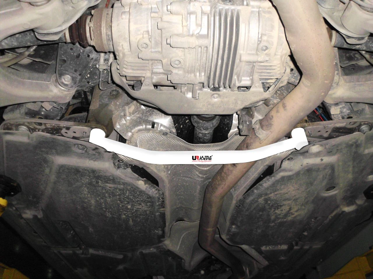 Rozpórka tylna dolna (Rear Lower Tiebar) Ultra Racing BMW X6 E71 3.0T 08+