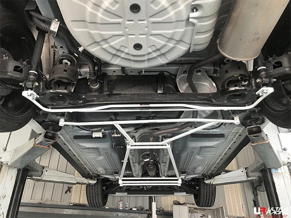 Rozpórka tylna dolna (Rear Lower Bar) (4197) Ultra Racing Nissan Almera (N18) 1.0T 2WD 19+