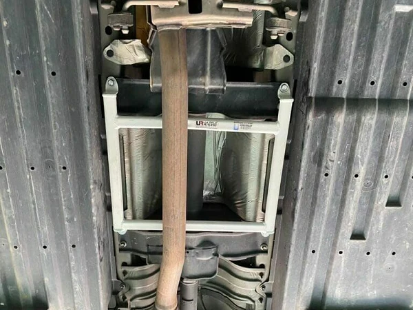 Rozpórka środkowa (Mid Lower Brace) (2851) Ultra Racing Mazda CX-7 2.3 4WD 06-12
