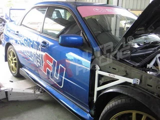 Rozpórka przedniego kielicha (Fender Brackets) Ultra Racing Impreza WRX/STI 01-07 GD