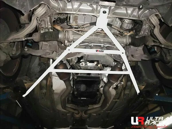 Rozpórka przednia (Front Upper Strut Bar)(3494) Ultra Racing Mercedes R230 SL350 3.5 V6 2WD 01-11