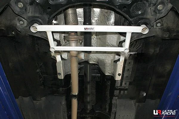 Rozpórka przednia dolna (Front Lower Brace) (3380) Ultra Racing Hyundai Tucson (TL) 1.7D 16-21/Kia Sportage 1.7D/2.0D 17-22 4WD